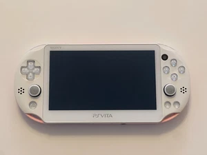 Sony Playstation PS Vita Slim 2000 Pink & Weiß Konsole Beschreibung lesen - Bild 1 von 5
