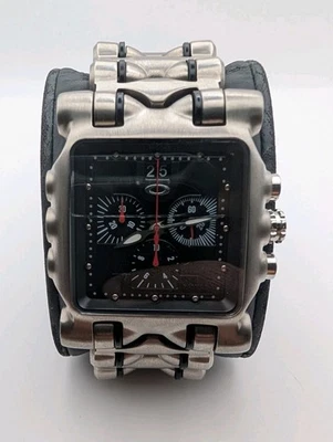 Reloj Oakley Minute Machine Titanio Oakley Time Tank X Metal Collection   Foto 1 de 4