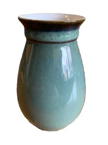 Beautifully Made Small Green Ceramic Vase With Banding Around The Neck. Exc Cond - Picture 1 of 7