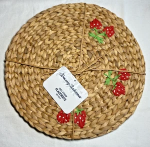 Tommy Bahama STRAW Placemats (2) STRAWBERRIES NIP - Picture 1 of 3