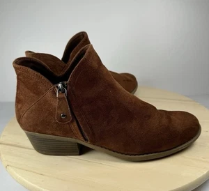 SO Brown Suede Angelfish Cognac Ankle Boots Size 9 Zip Low Heel Block Booties - Picture 1 of 12