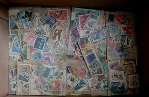 WELTWEIT, LOT VON 1000 BRIEFMARKEN IN PERGAMIN, PERSÖNLICHE SAMMLUNG, WERTVOLL, SAUBER - Bild 1 von 6