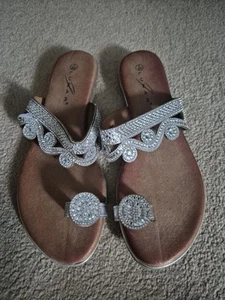 Lunar Lynn Ladies Toe Loop Sandal - Picture 1 of 6