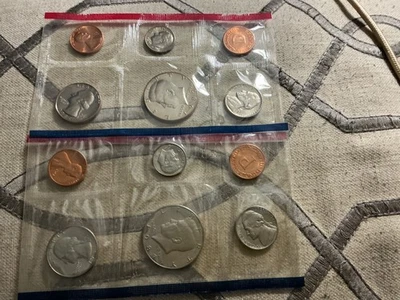 1987 Uncirculated coin Set with Denver & Philadelphia Mints - Image 1 of 3