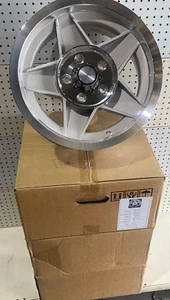 15X7 BATHURST GLOBES LARGE CENTRE WHEELS FORD LATE XB XC COMES WITH NUTS X4 - Picture 1 of 2