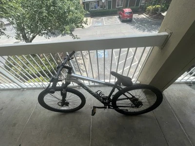 Bicicleta de montaña Shwinn con frenos de disco Foto 1 de 4