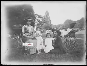Maman enfants, Plaque verre photo ancienne, négatif noir & blanc 9x12 cm - Photo 1 sur 2