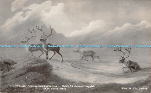 R357395 Hardanger Folkehogskule Daglegstova Detalj fra dekorert veggfelt Kari Vi - Bild 1 von 4