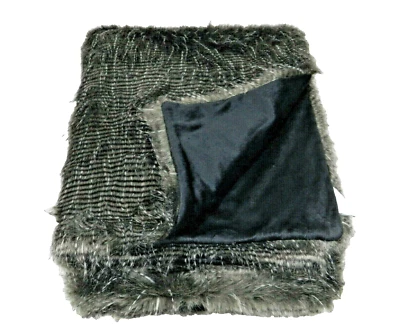 Frontgate 人造毛皮毯 黑白 68 英寸 X 88 — 第 1/4 张图片