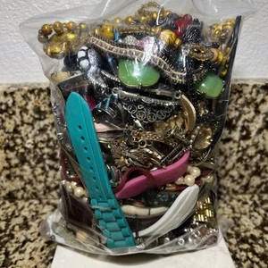 5 lb lot Jewelry Vintage to now Craft Junk Harvest AS IS - Picture 1 of 9