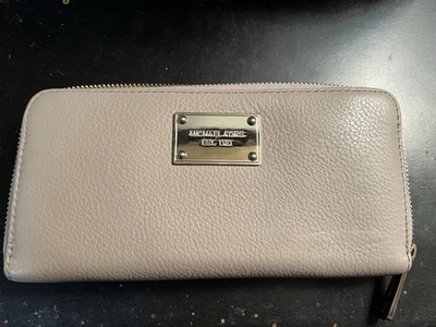 Michael Kors Cartera Jet Set Viaje Continental Cremallera Alrededor/Gris Perla Foto 1 de 3