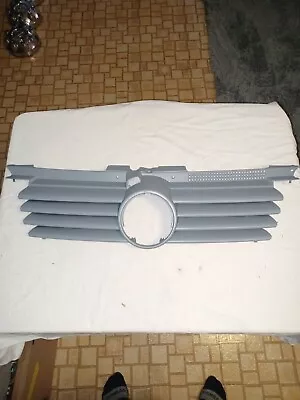 VW1200131 parrilla nueva para Volkswagen Jetta 1999-2005 sedán - nueva, nunca usada Foto 1 de 4