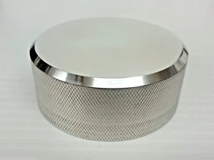 TAPA DE TANQUE CON CABEZA DE LOTUS. ESPEJO PULIDO - Imagen 1 de 3