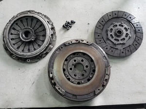 KIT FRIZIONE PIU' VOLANO ALFA ROMEO 147 1.9 JTDM 16V (04-11) 5P/D C.M.937A5000 - Picture 1 of 11