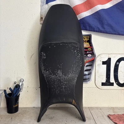 杜卡迪原始设备制造商 Monster 座椅鞍座 59510261A 600 750 900 库存 — 第 1/4 张图片