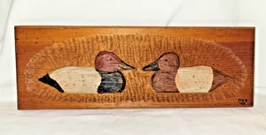 Vintage 1990 CARVED BOARD with 2 DUCK DECOYS Folk Art signed MGD '90 - Bild 1 von 10