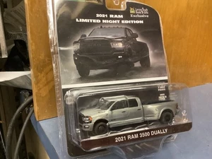 Raw chase 2021 Ram 3500 Dually Night Edition Greenlight CHASE RARE - Picture 1 of 2