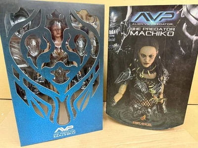 Hot Toys Hot Angel 1/6 Scale Figure AVP She Predator Machiko Fully Poseable - Image 1 of 4