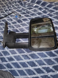 CHEVROLET SILVERADO / GMC SIERRA RIGHT TOWING MIRROR W/ SIGNAL RH 2014-2018 OEM - Picture 1 of 6