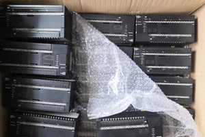 OMRON CP1E-N60DT-D PLC, funzionante - Foto 1 di 3