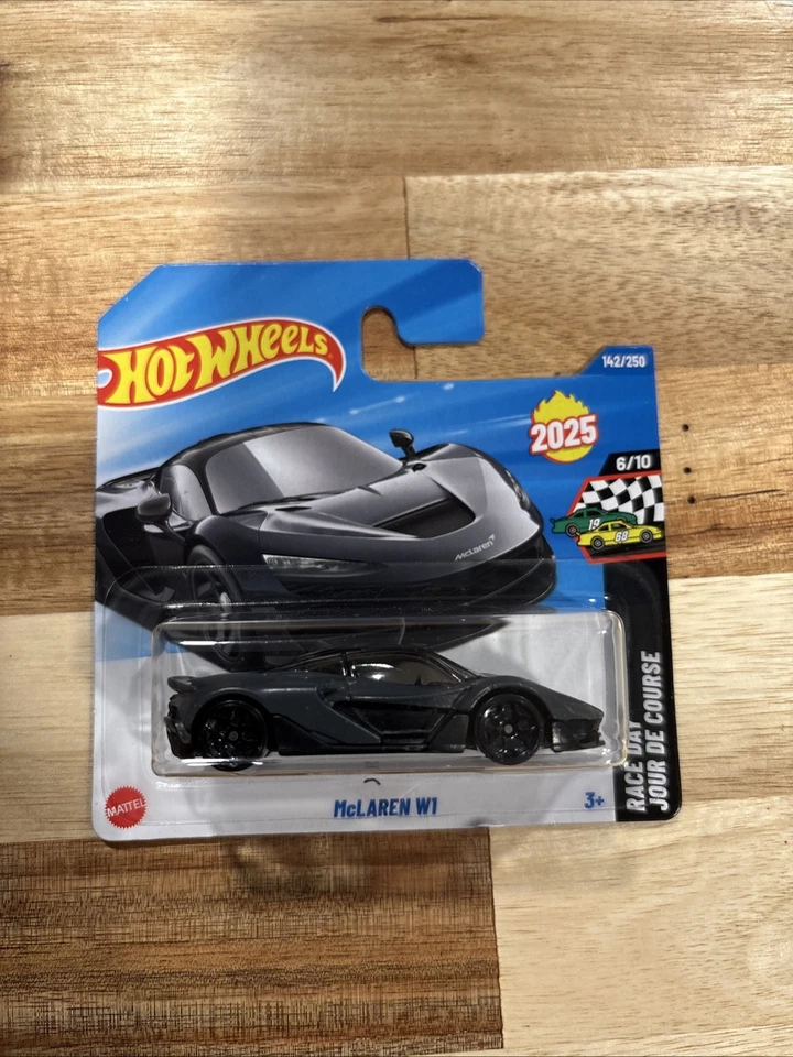 Tarjeta corta Hot Wheels McLaren W1 gris 2025 día de carrera Foto 1 de 1