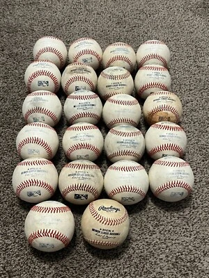 22 pelotas de béisbol de ligas menores usadas Foto 1 de 3