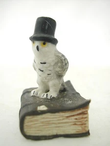 K482 KLIMA MINIATURE EN PORCELAINE CHOUETTES CHOUETTE SUR VIEUX LIVRES N° 32 - Picture 1 of 2