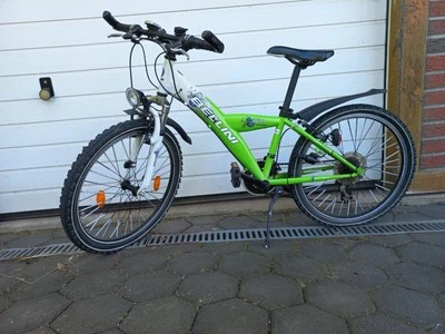 Grünes Mountain Bike Mit Einer 3x7Gang Schaltung Von der Marke Bellini. - Bild 1 von 2