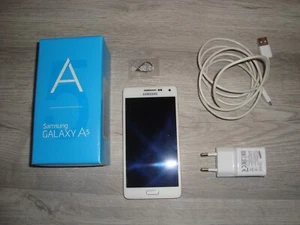 Samsung Galaxy A5 Smartphone 5.2 Zoll 16 GB (ohne Simlook) weiß mit Netzstecker - Bild 1 von 10