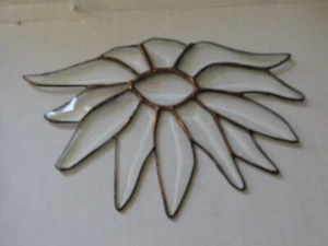 Beveled Stained Glass Daisy for Display Ornament or Window - 8 1/8 x 5" LQQK! - Picture 1 of 6