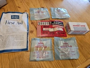 Lot Of ACME Gauze Pads, Saxon And Readers Digest First Aid Book - Picture 1 of 15