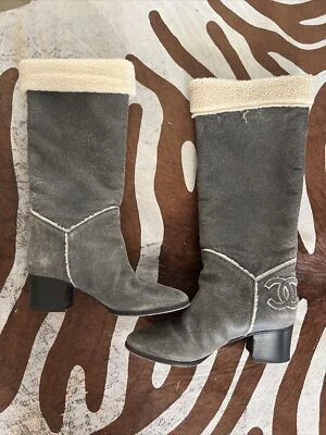 Chanel Shearling Botas Hasta la Rodilla Logo CC 36 Usadas Gris Envejecido Raras Foto 1 de 4