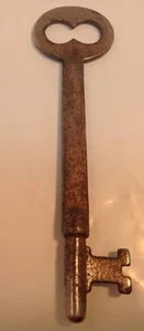Vintage Canadian Solid Metal SKELETON KEY~Ancienne CLE PASSE-PARTOUT Canadienne - Picture 1 of 12