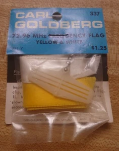 VINTAGE NEU IN VERPACKUNG NOS CARL GOLDBERG FREQUENZ FLAGGE #337 NR 72,96 MHZ GELB WEISS USA - Bild 1 von 3