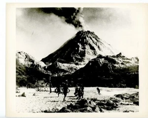 Foto fija Mysterious Island 1961 - blanco y negro 8X10 DE COLECCIÓN - Imagen 1 de 2