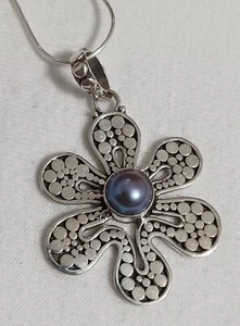 😯 PRETTY & Unique Sterling Silver & Purple Pearl Flower Necklace, 925 Pendant - Picture 1 of 11
