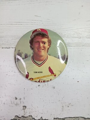 Broche lembrança estádio de beisebol Tom Herr St Louis Cardinals botão 3" liga principal de beisebol - Imagem 1 de 2
