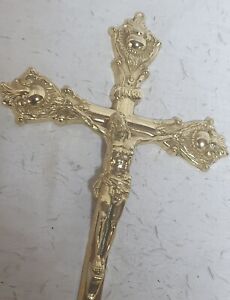 Beau et grand crucifix ou croix en bronze massif, objet de culte,religion Christ
