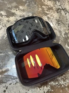 Black on Black LOUIS VUITTON, LV Snowfall Ski Mask - Picture 1 of 3