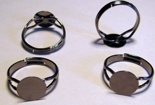 25 Pistolas Metal NEGRO Ajustable Anillo en Blanco Hallazgos 10mm Almohadilla Pegamento Plano Foto 1 de 1