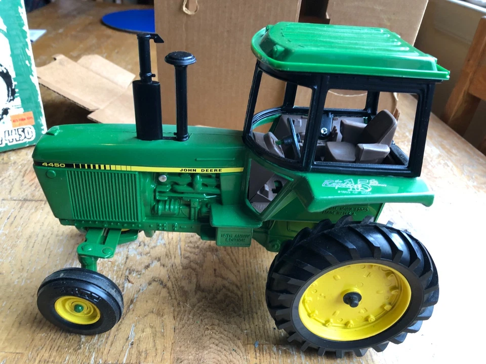 Réplica John Deere 4050 15 aniversario especificaciones Edición de Ertl escala 1:16 nuevo en caja Foto 1 de 4