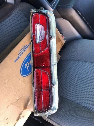 Nuevo de Lote Antiguo Ford 1973 1977 Mercury Comet Luz Trasera Lámpara Lente Conjunto Derecha Foto 1 de 1