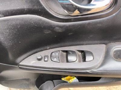 INTERRUPTOR DE JANELA ELÉTRICO NISSAN PULSAR TEKNA 2014-2025 (LADO DIANTEIRO DO MOTORISTA) - Imagem 1 de 2