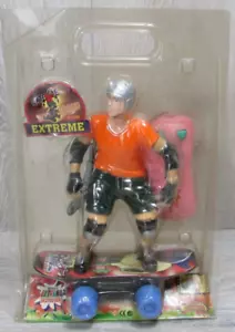 Totally Extreme Skateboard Wired Controlled Toy - Snoopy Board - Picture 1 of 6