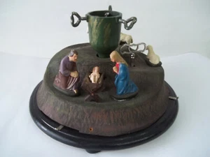 Christbaumständer mit Krippe Weihnachtsbaumständer Baumhalter Spieluhr 2 Lieder - Bild 1 von 11