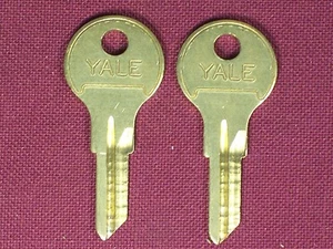 2 Yale Original Key Blanks 1940 1948 Studebaker 1947 1951 Kaiser Trunk Y11 - Foto 1 di 4