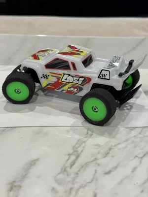 Losi Micro-B Micro-T Mini-Z Wheel Lock Nut Aluminum 2mm Wheel Nuts Silver (4) - Image 1 of 4