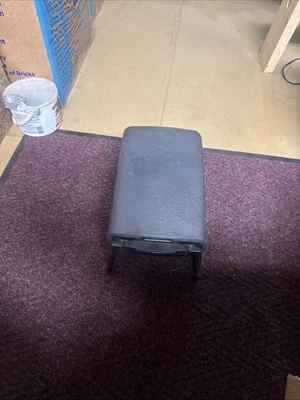 Apoyabrazos consola central carbón OEM 91-95 Mitsubishi 3000GT Dodge Stealth Foto 1 de 4