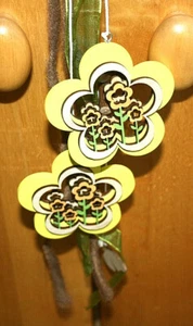 3D Tür- oder Fenster-Schmuckhänger "Blüten", Holz/Textil, 70 cm lang, bemalt - Bild 1 von 4