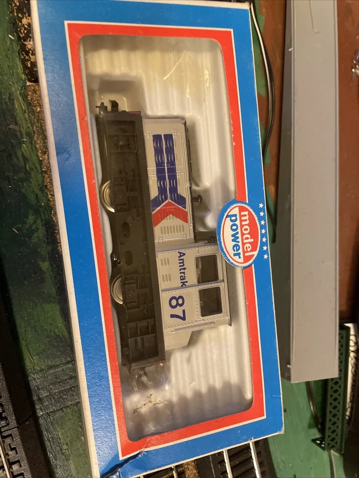 Amtrak 87 HO Scale Switcher Train - Image 1 of 1